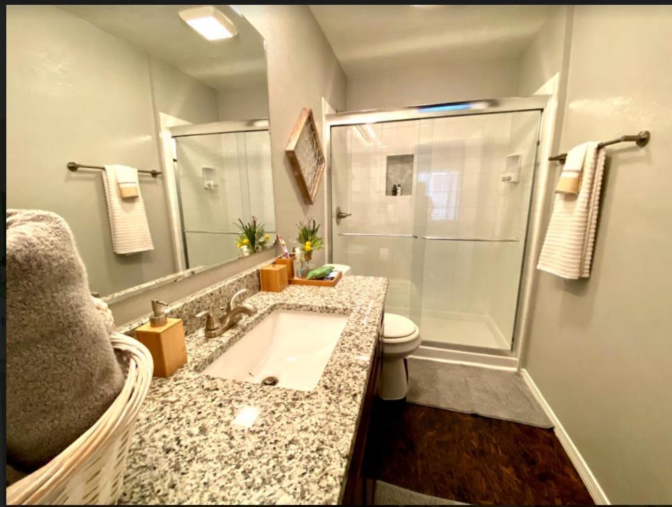 Private Bedroom Suite - Communal House Near Integris Оклахома-Сити Экстерьер фото